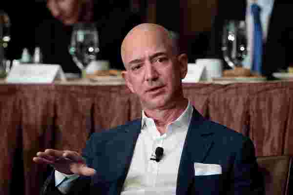 杰夫·贝佐斯 (Jeff Bezos) 知道内容与自满之间的区别